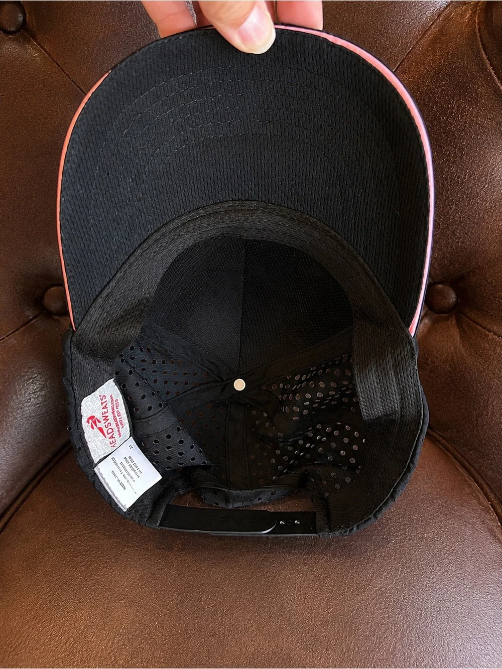 Headsweats Flying Pig NWOT Marathon Pink Black Performance Running Hat